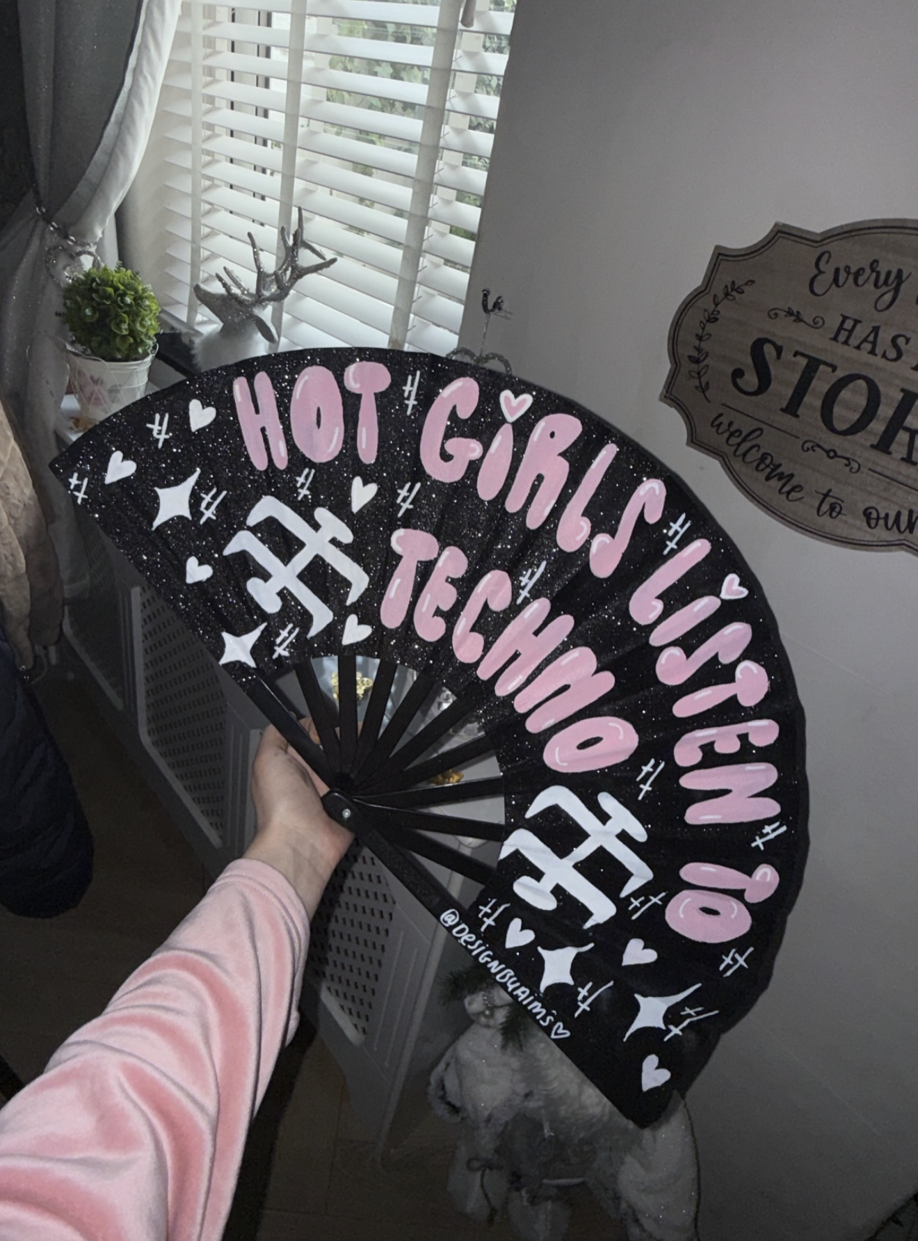 Hot Girls Listen To Techno Extra Large Fan